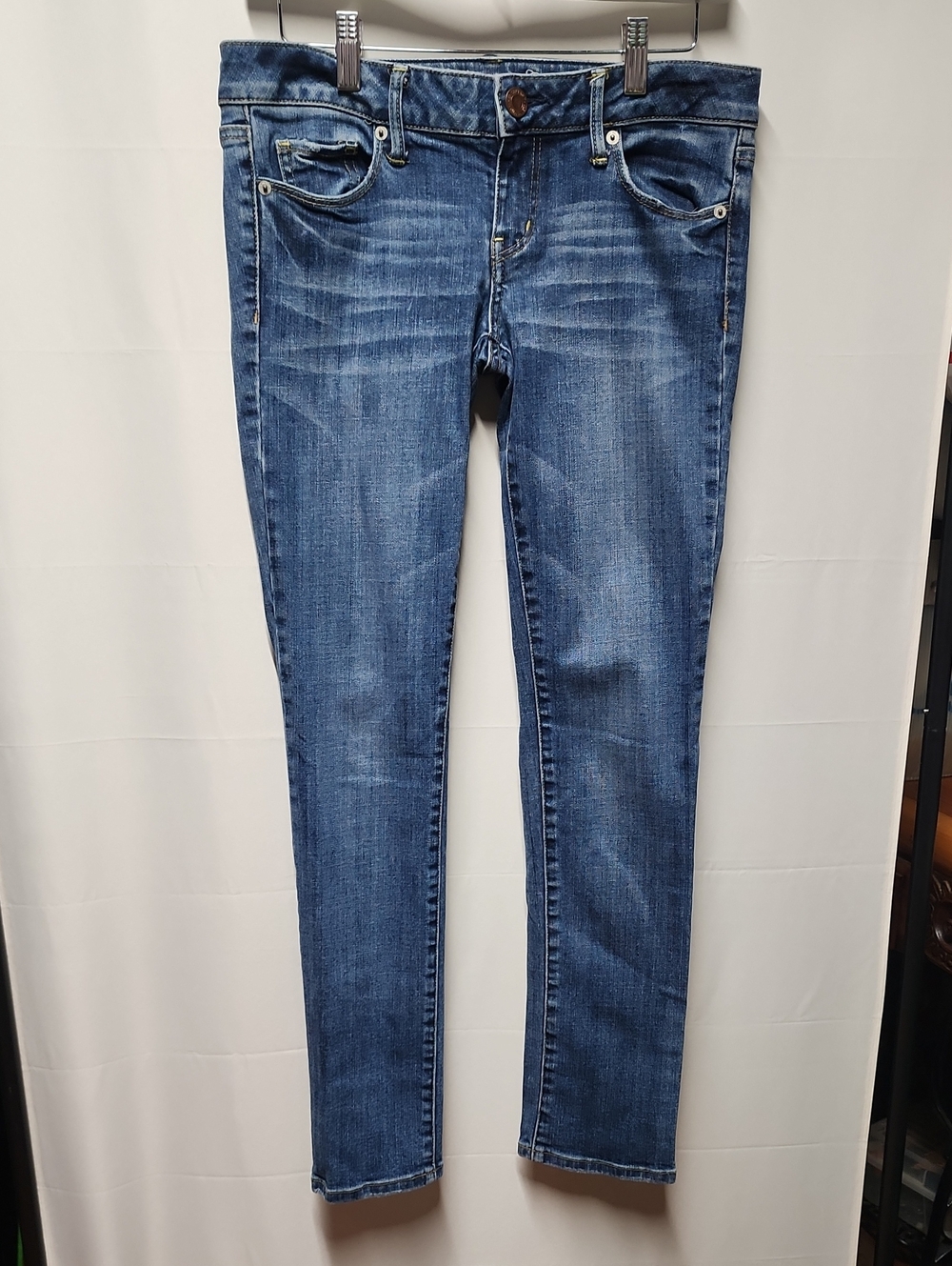 American Eagle Outfitters Skinny Jeans - Medium Blue Wash